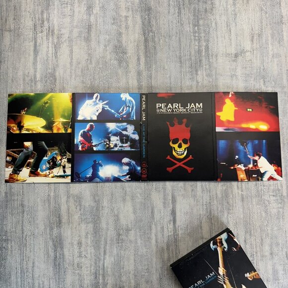 Pearl Jam - Live at the Garden (DVD, 2003, 2-Disc Set) - Picture 9 of 14